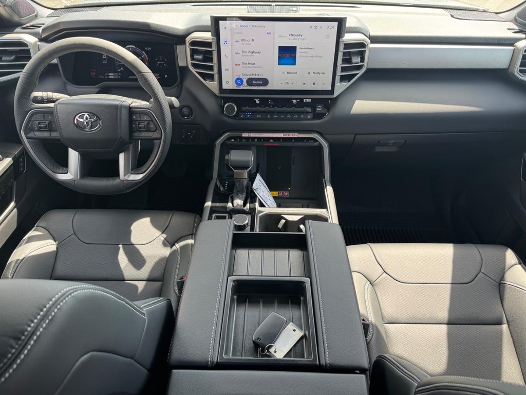 Toyota Tundra 4WD Vehicle Image 6