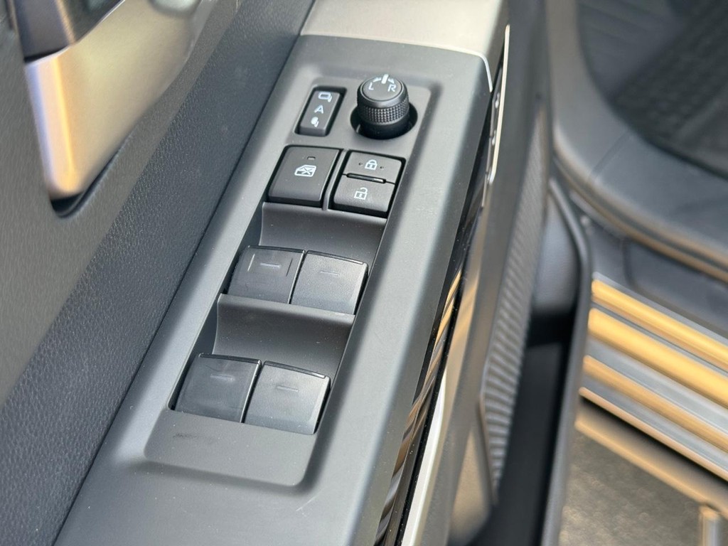 Toyota Tundra 4WD Vehicle Image 10