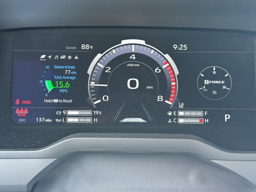 Toyota Tundra 4WD Vehicle Image 16