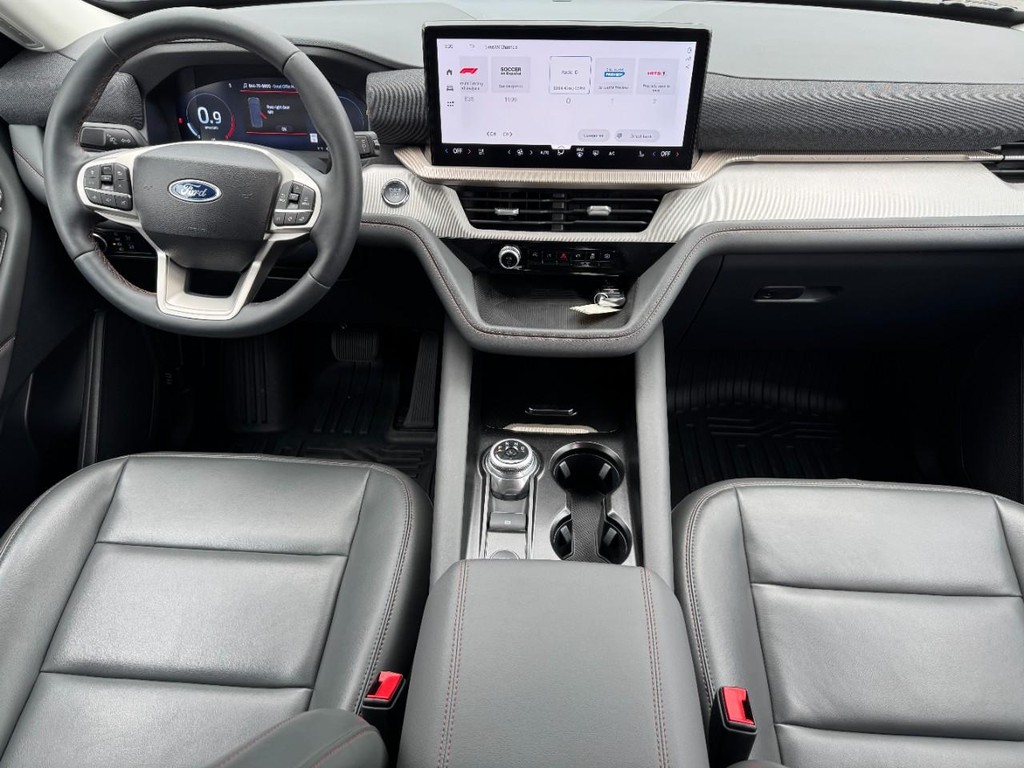 Ford Explorer Vehicle Image 12