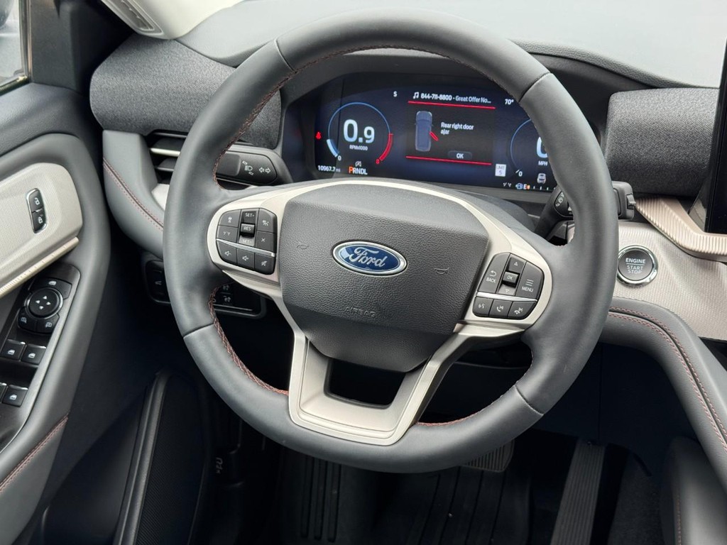 Ford Explorer Vehicle Image 13