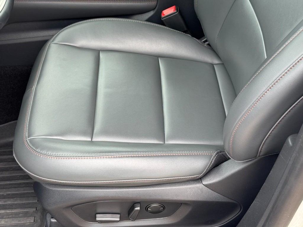 Ford Explorer Vehicle Image 16