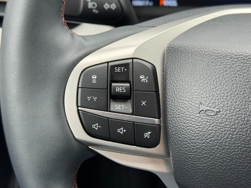 Ford Explorer Vehicle Image 17