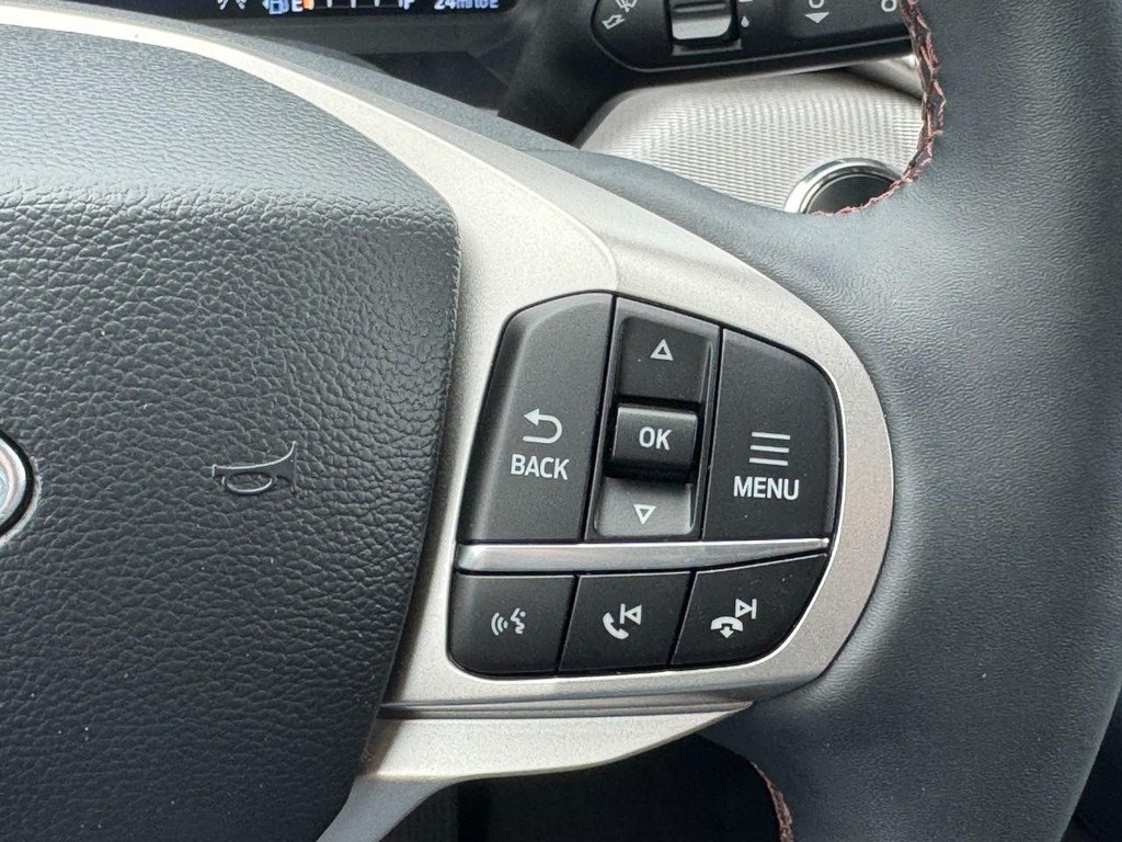 Ford Explorer Vehicle Image 18