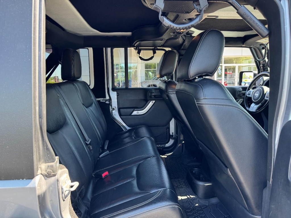 Jeep Wrangler Unlimited Vehicle Image 9