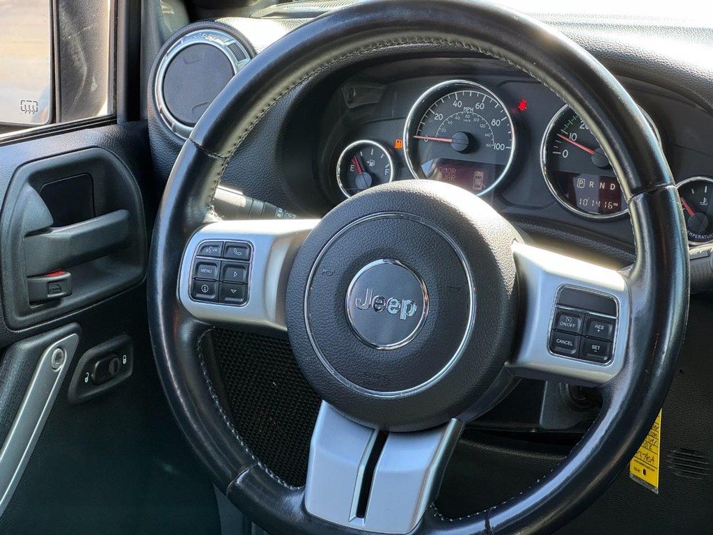 Jeep Wrangler Unlimited Vehicle Image 11