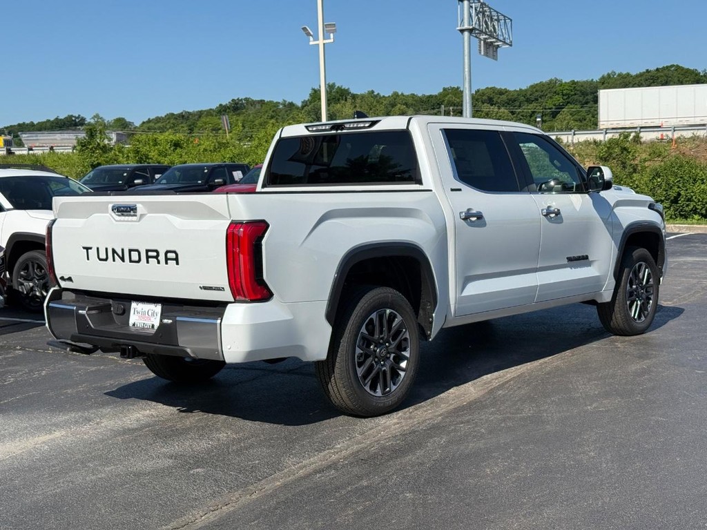 Toyota Tundra 4WD Vehicle Image 3