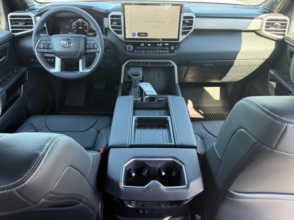 Toyota Tundra 4WD Vehicle Image 6