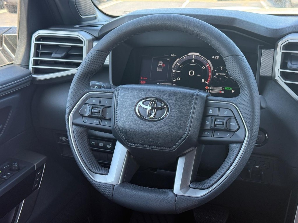 Toyota Tundra 4WD Vehicle Image 7