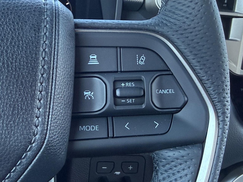Toyota Tundra 4WD Vehicle Image 9
