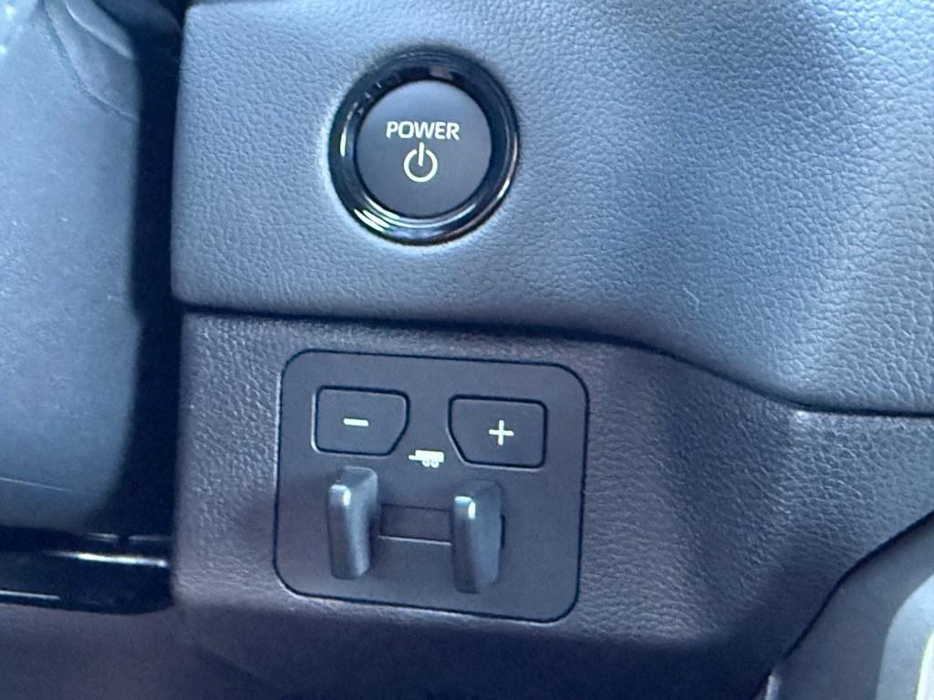 Toyota Tundra 4WD Vehicle Image 10