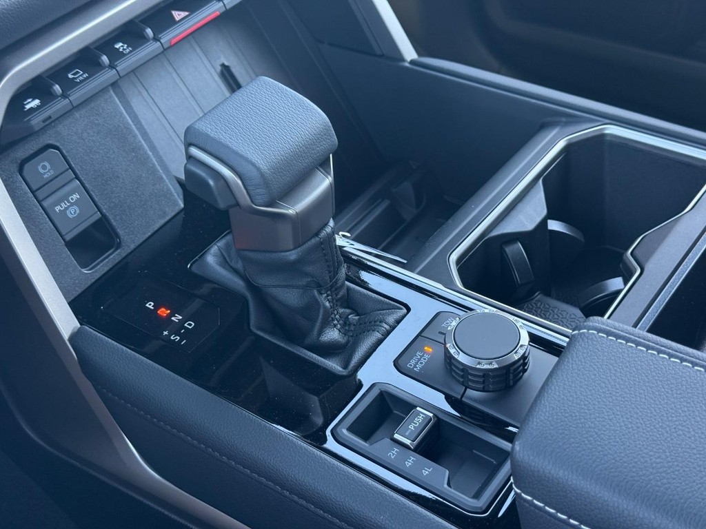 Toyota Tundra 4WD Vehicle Image 13