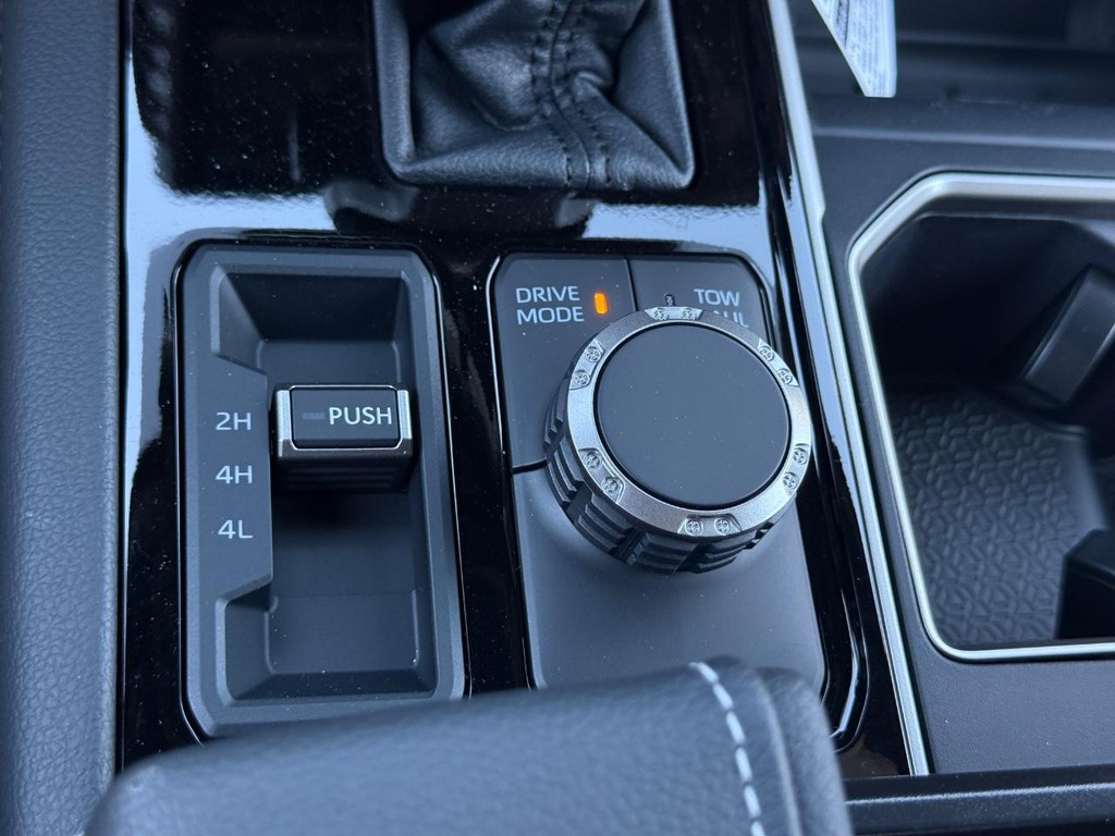 Toyota Tundra 4WD Vehicle Image 15