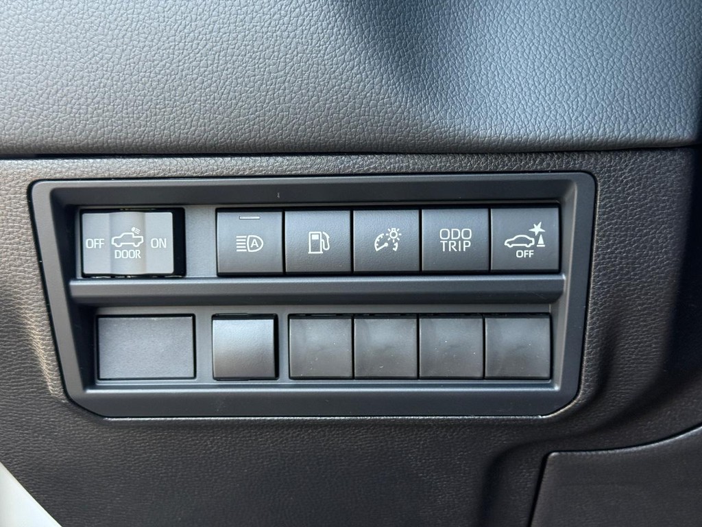 Toyota Tundra 4WD Vehicle Image 17