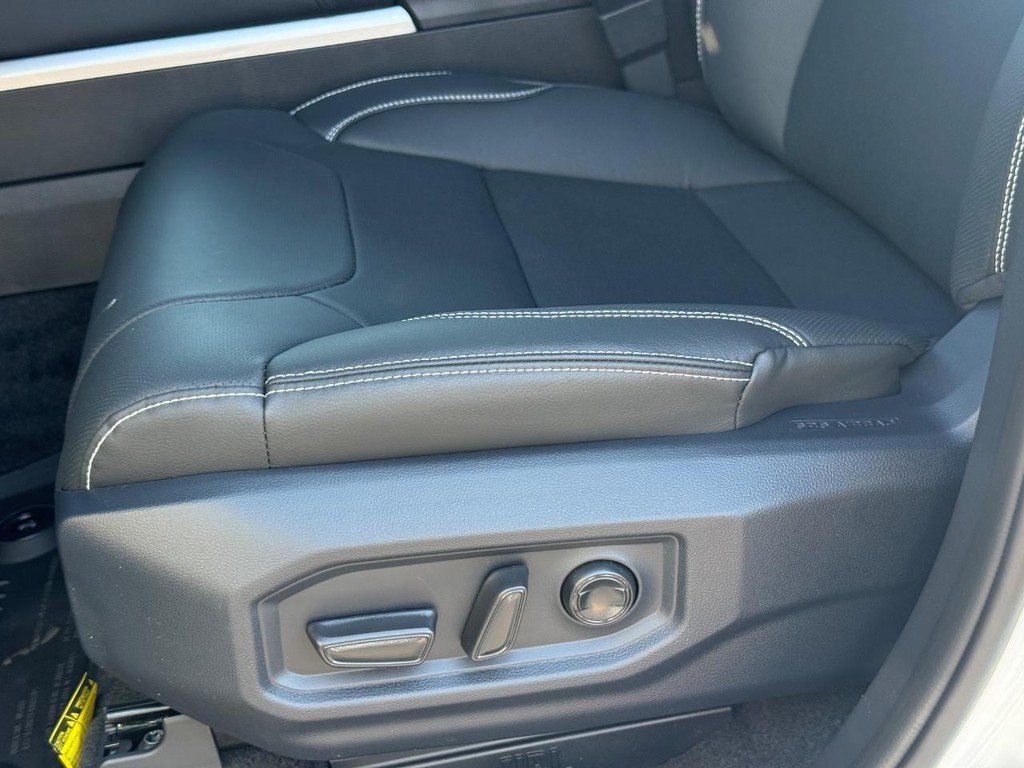 Toyota Tundra 4WD Vehicle Image 19