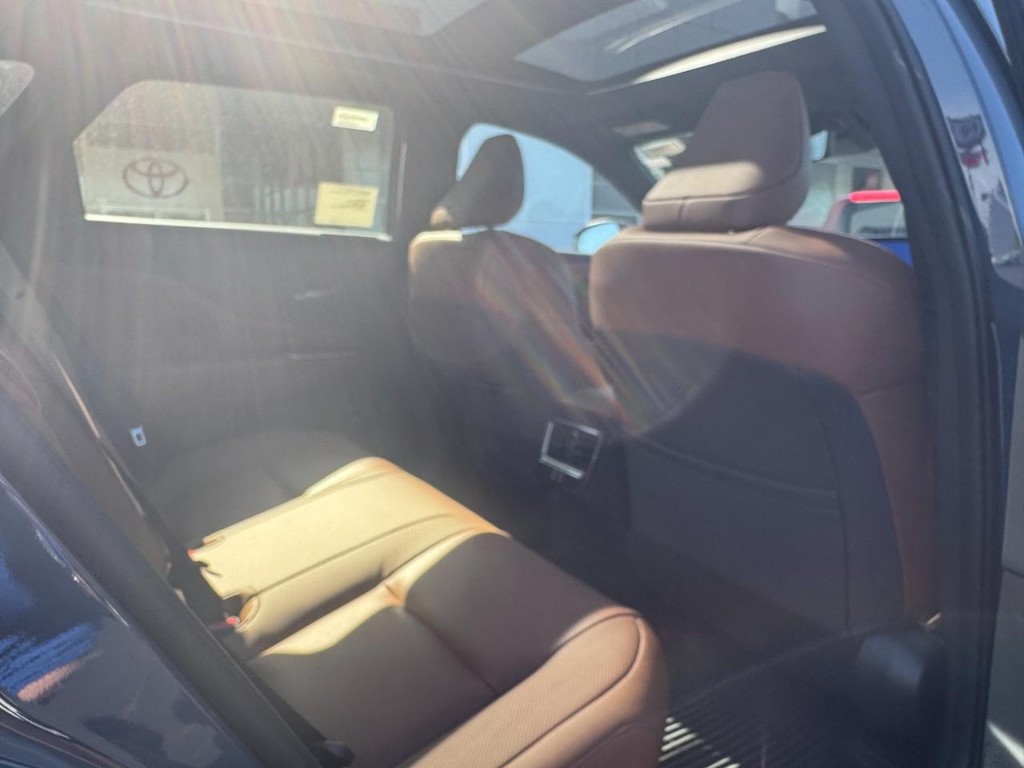 Toyota Crown Signia Vehicle Image 6