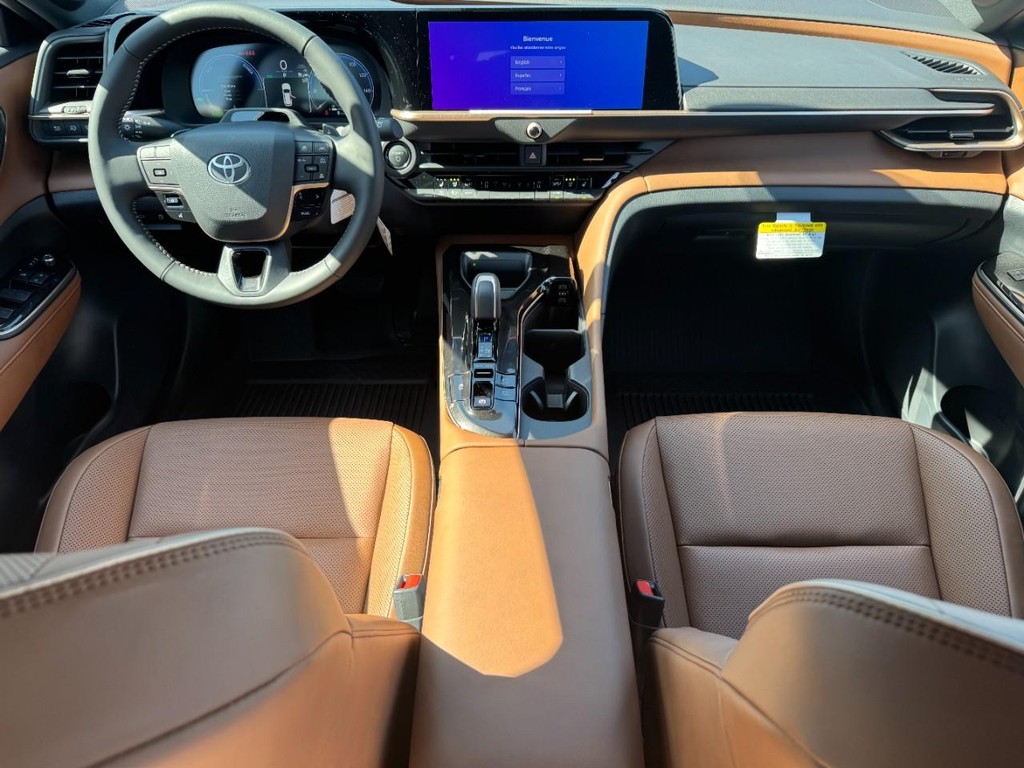 Toyota Crown Signia Vehicle Image 7