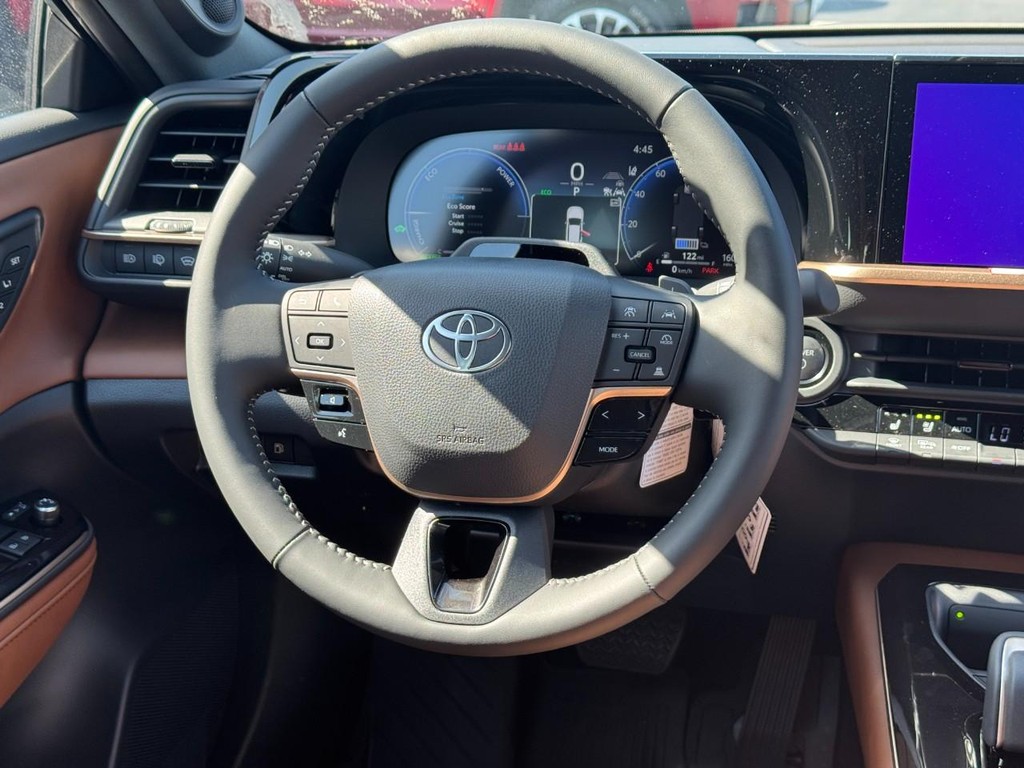 Toyota Crown Signia Vehicle Image 8