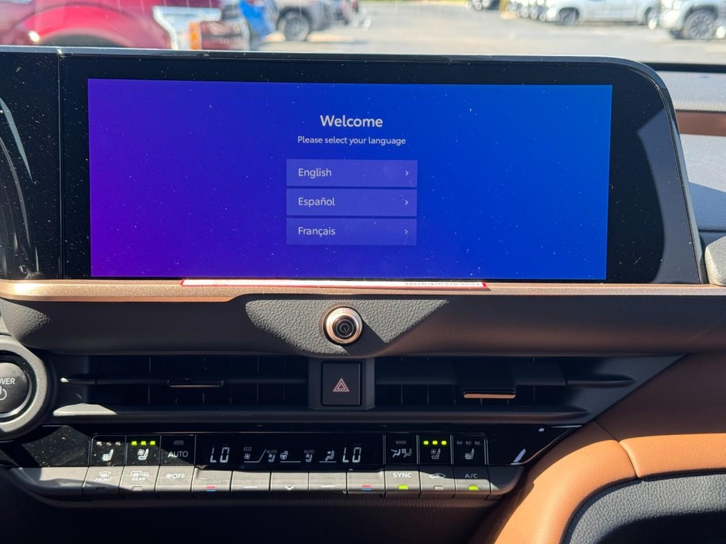Toyota Crown Signia Vehicle Image 9