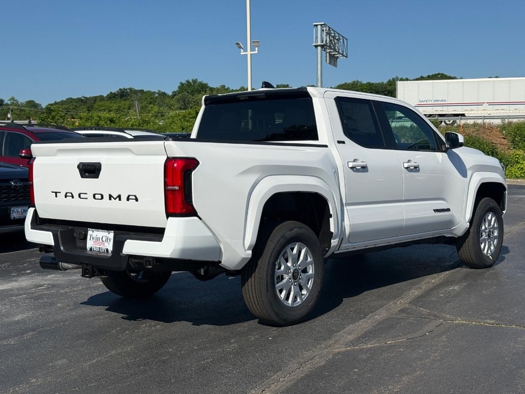 Toyota Tacoma 2WD Vehicle Image 3
