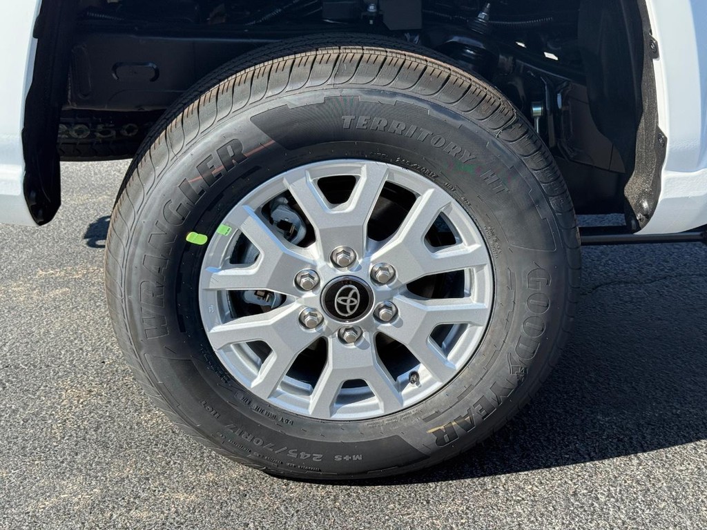 Toyota Tacoma 2WD Vehicle Image 4