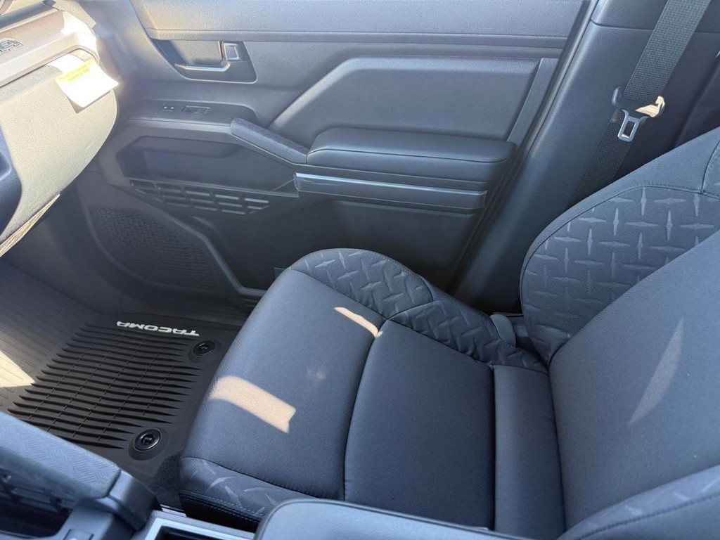 Toyota Tacoma 2WD Vehicle Image 14