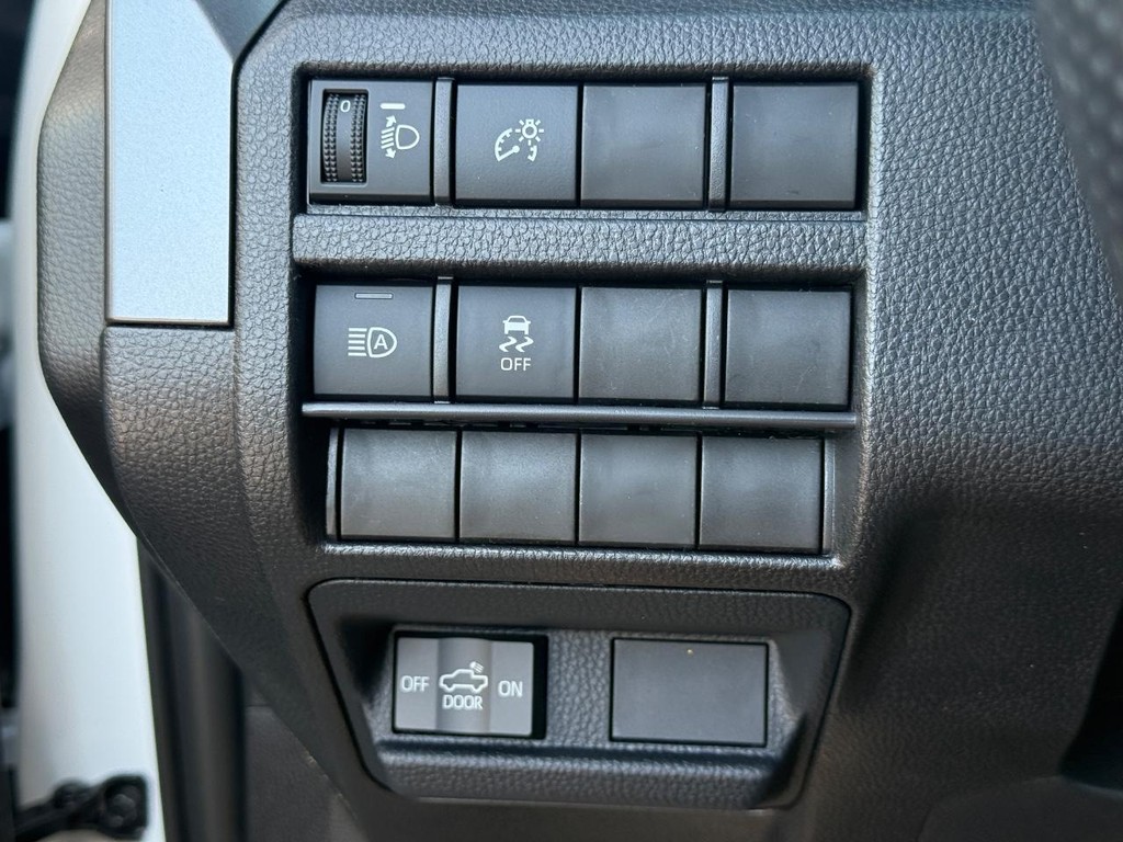Toyota Tacoma 2WD Vehicle Image 16