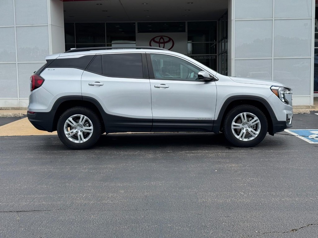 GMC Terrain Vehicle Image 2