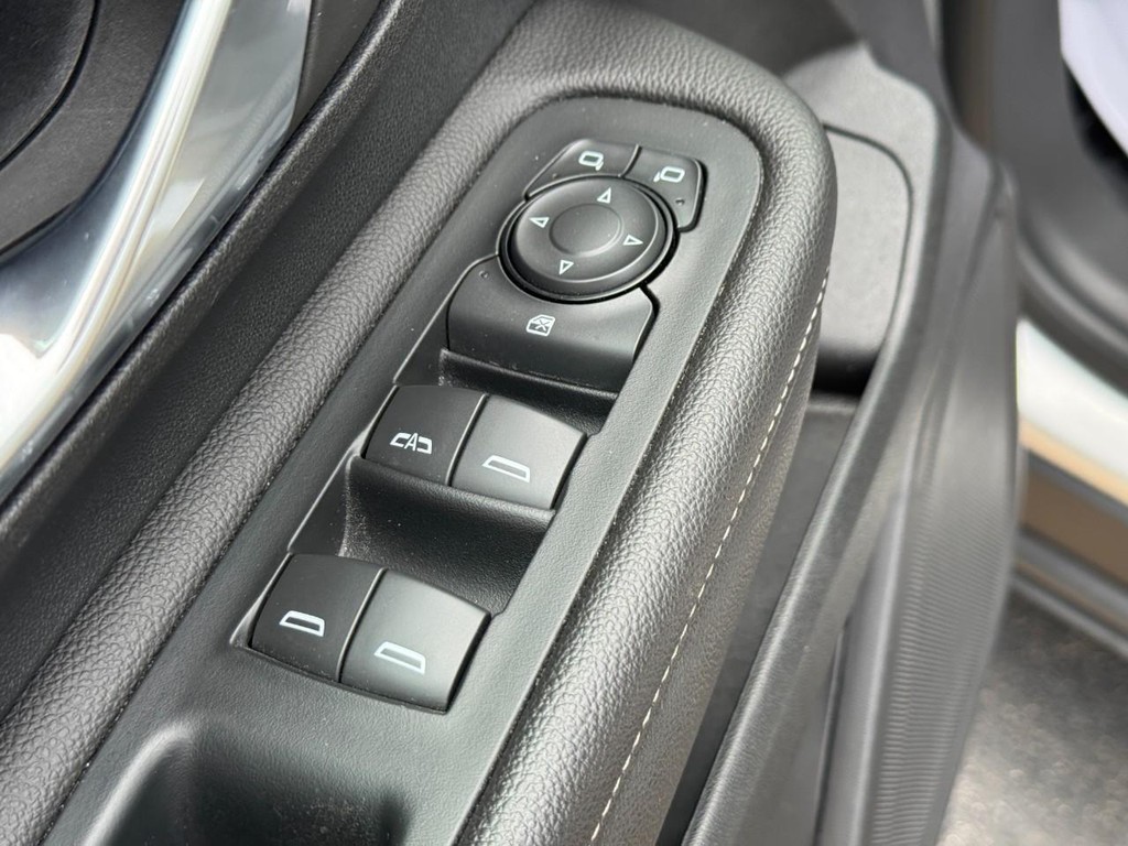 GMC Terrain Vehicle Image 9