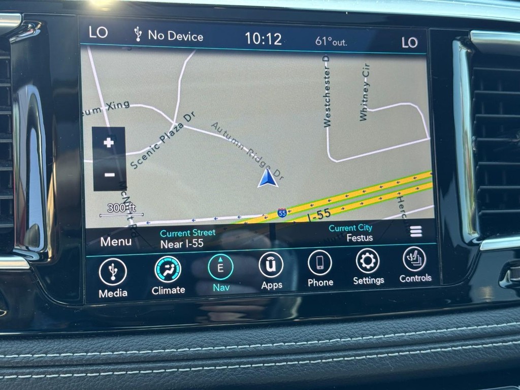 Chrysler Pacifica Vehicle Image 21