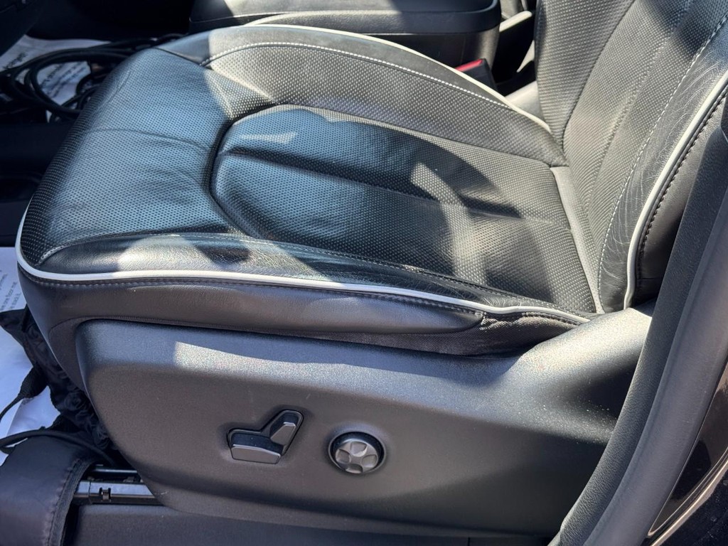 Chrysler Pacifica Vehicle Image 26