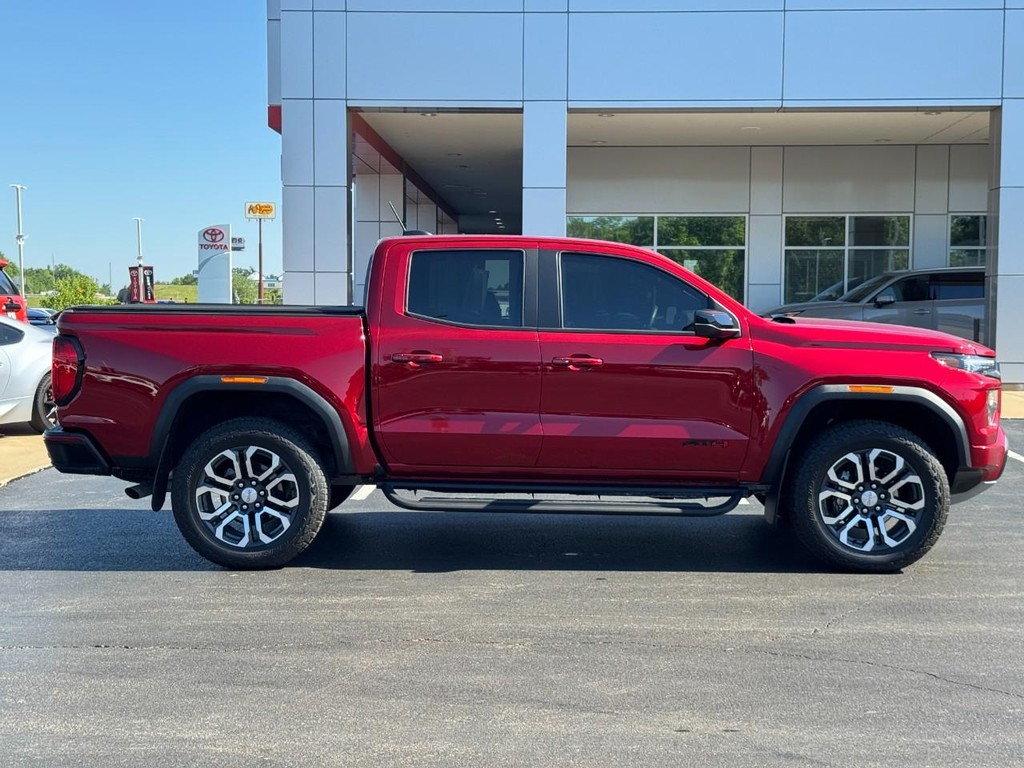 GMC Canyon Vehicle Image 2