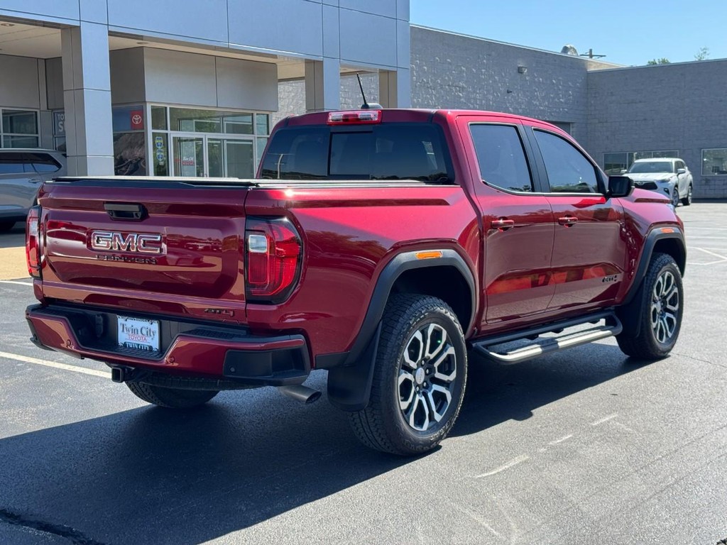 GMC Canyon Vehicle Image 3