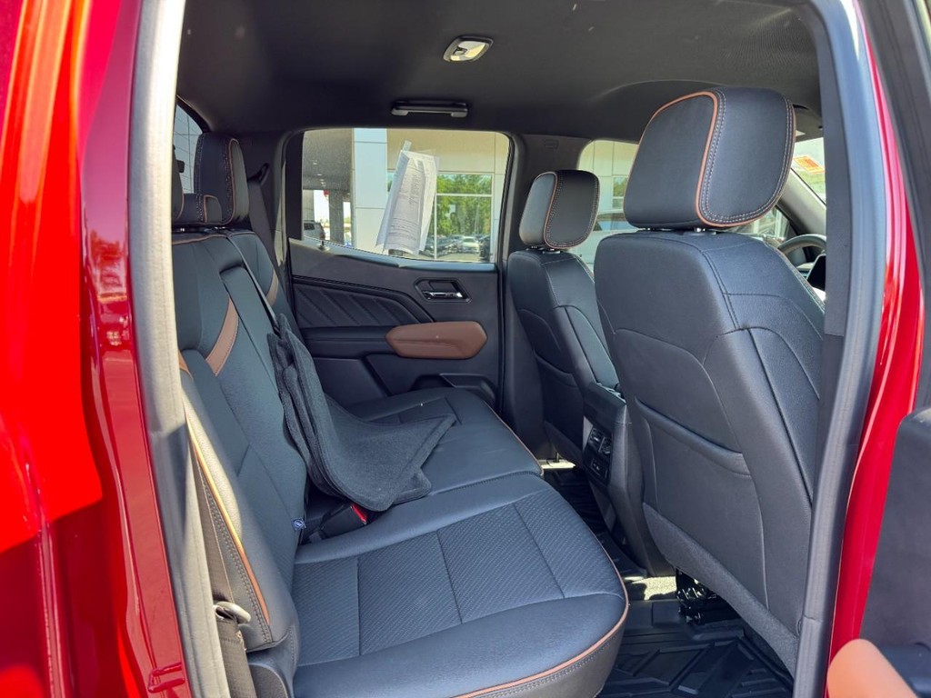 GMC Canyon Vehicle Image 10