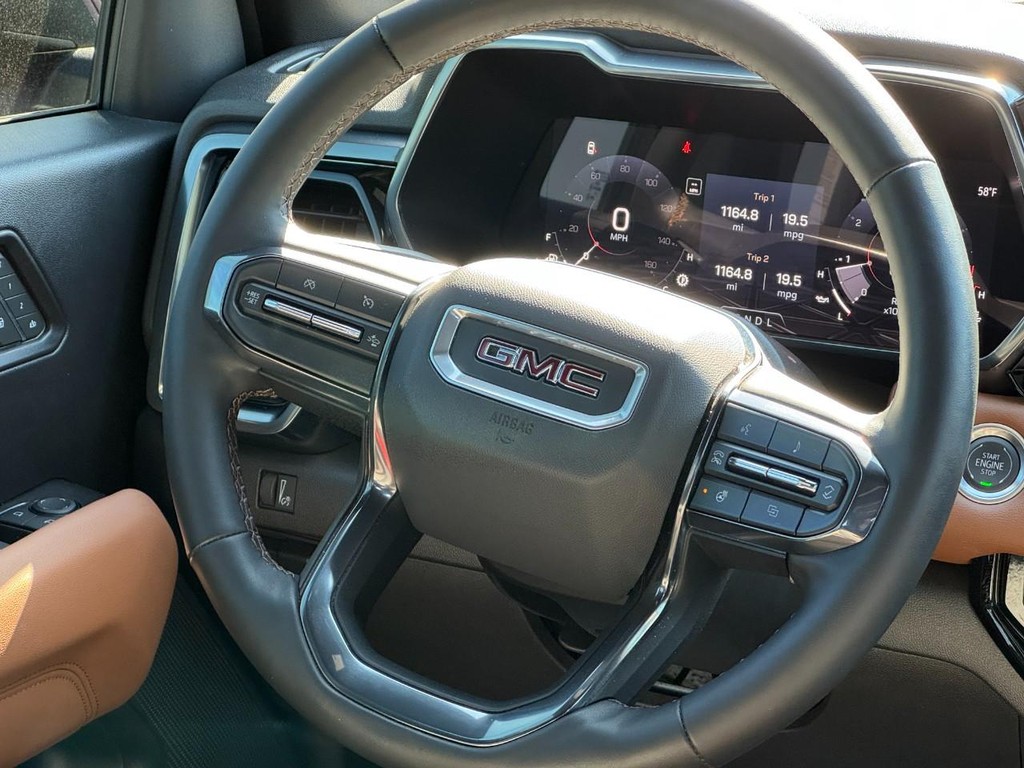 GMC Canyon Vehicle Image 12