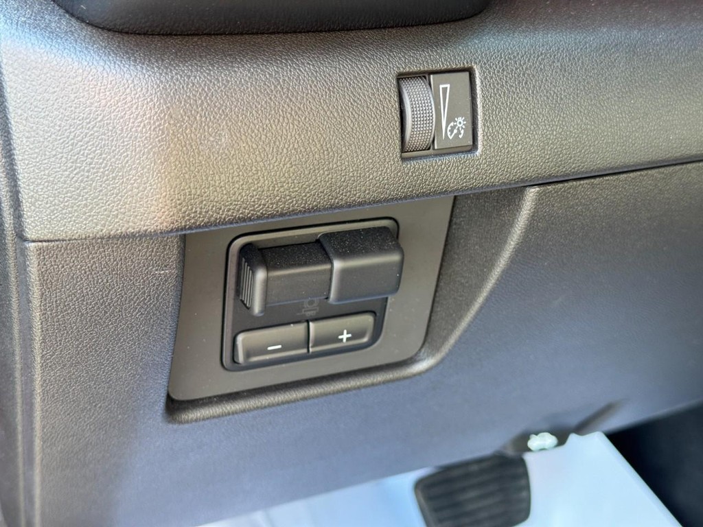 GMC Canyon Vehicle Image 16