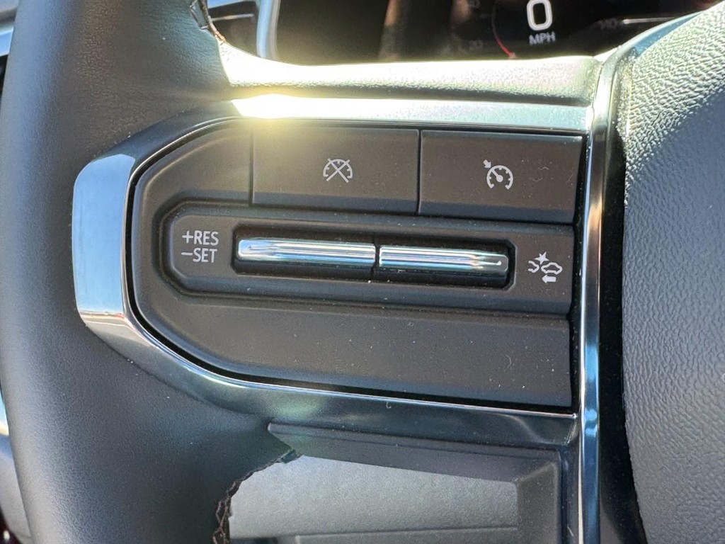 GMC Canyon Vehicle Image 17