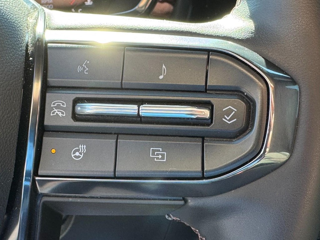 GMC Canyon Vehicle Image 18
