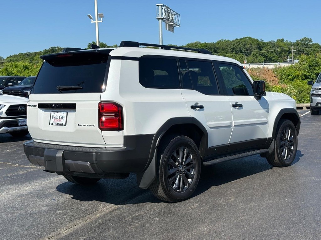 Toyota Land Cruiser Vehicle Image 3