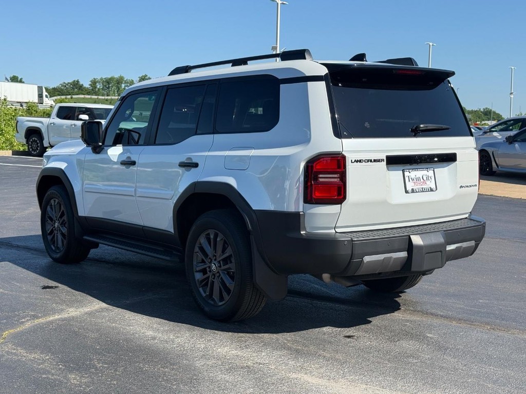 Toyota Land Cruiser Vehicle Image 5
