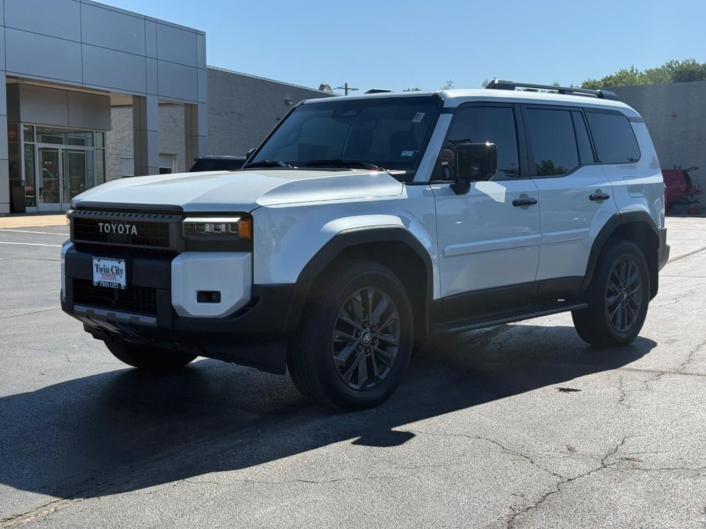 Toyota Land Cruiser Vehicle Image 8