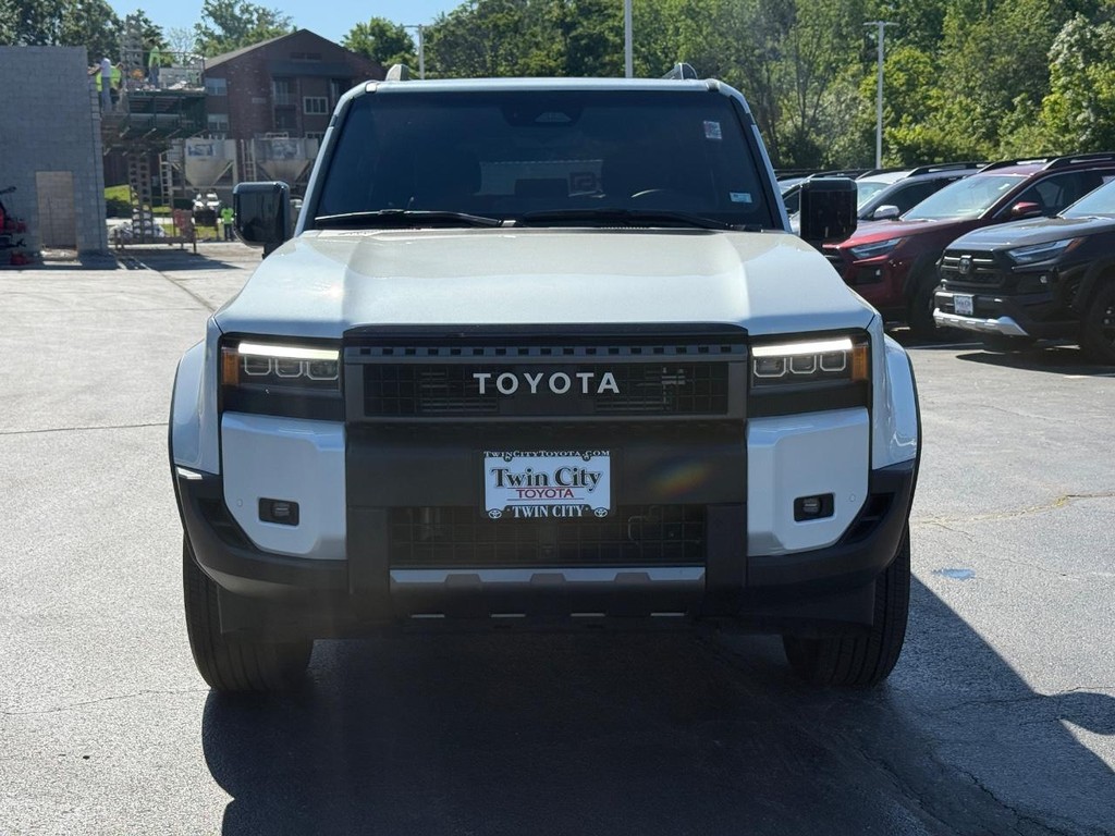 Toyota Land Cruiser Vehicle Image 9
