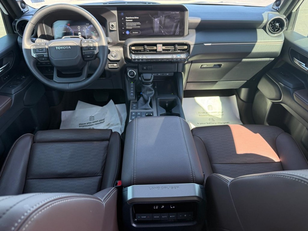 Toyota Land Cruiser Vehicle Image 13