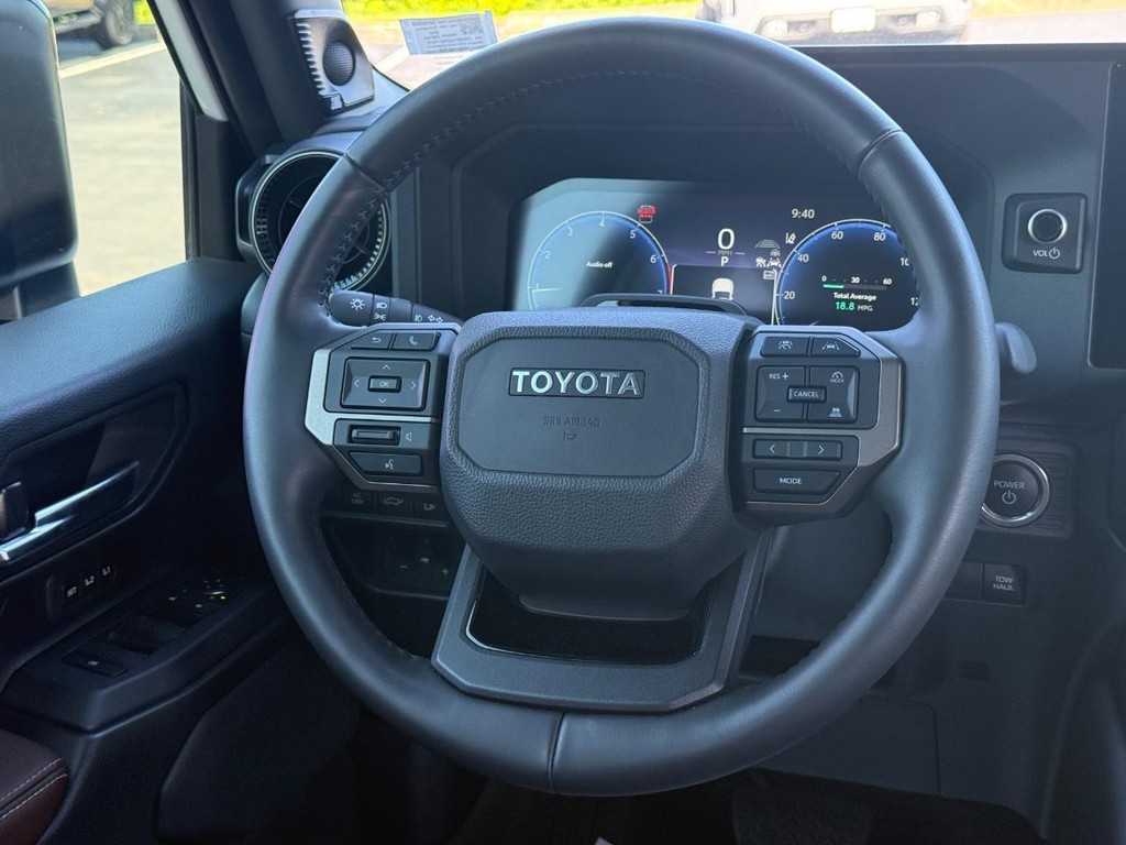 Toyota Land Cruiser Vehicle Image 14