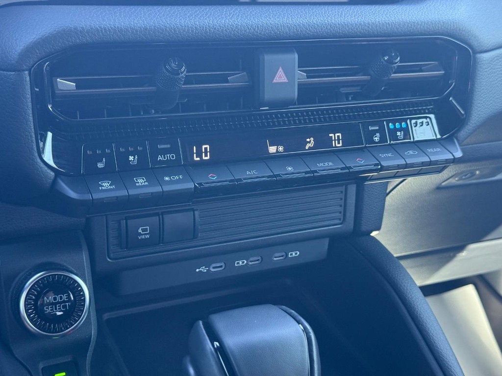 Toyota Land Cruiser Vehicle Image 19