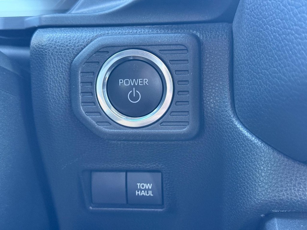 Toyota Land Cruiser Vehicle Image 21