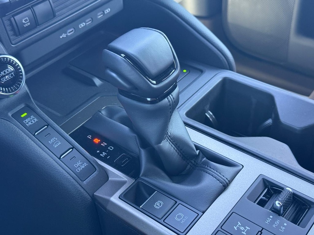 Toyota Land Cruiser Vehicle Image 23
