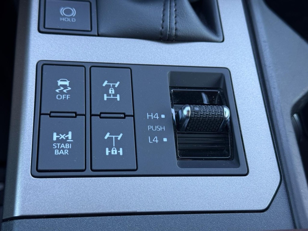 Toyota Land Cruiser Vehicle Image 24