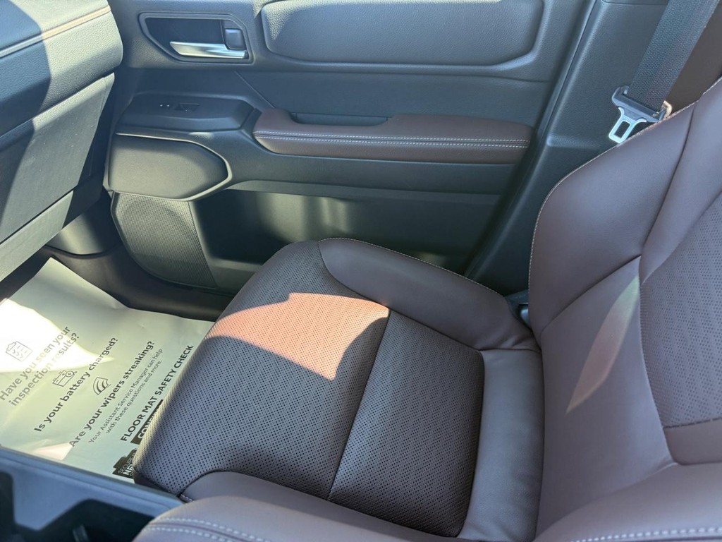 Toyota Land Cruiser Vehicle Image 25