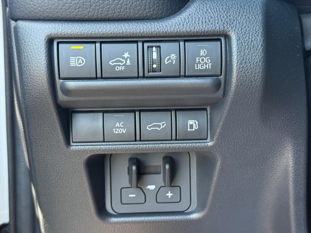 Toyota Land Cruiser Vehicle Image 27